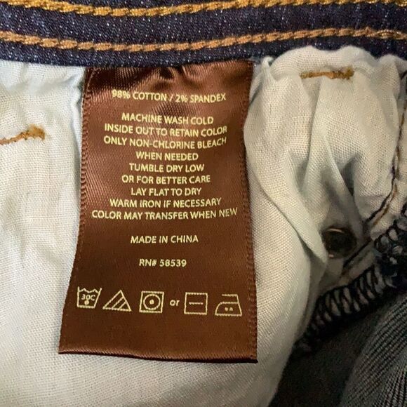 KUT from the Kloth dark denim skinny jeans. Five pockets light whiskering. - Picture 3 of 14
